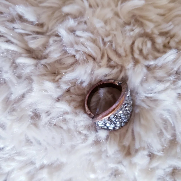 Statement gold ring - Picture 4 of 8